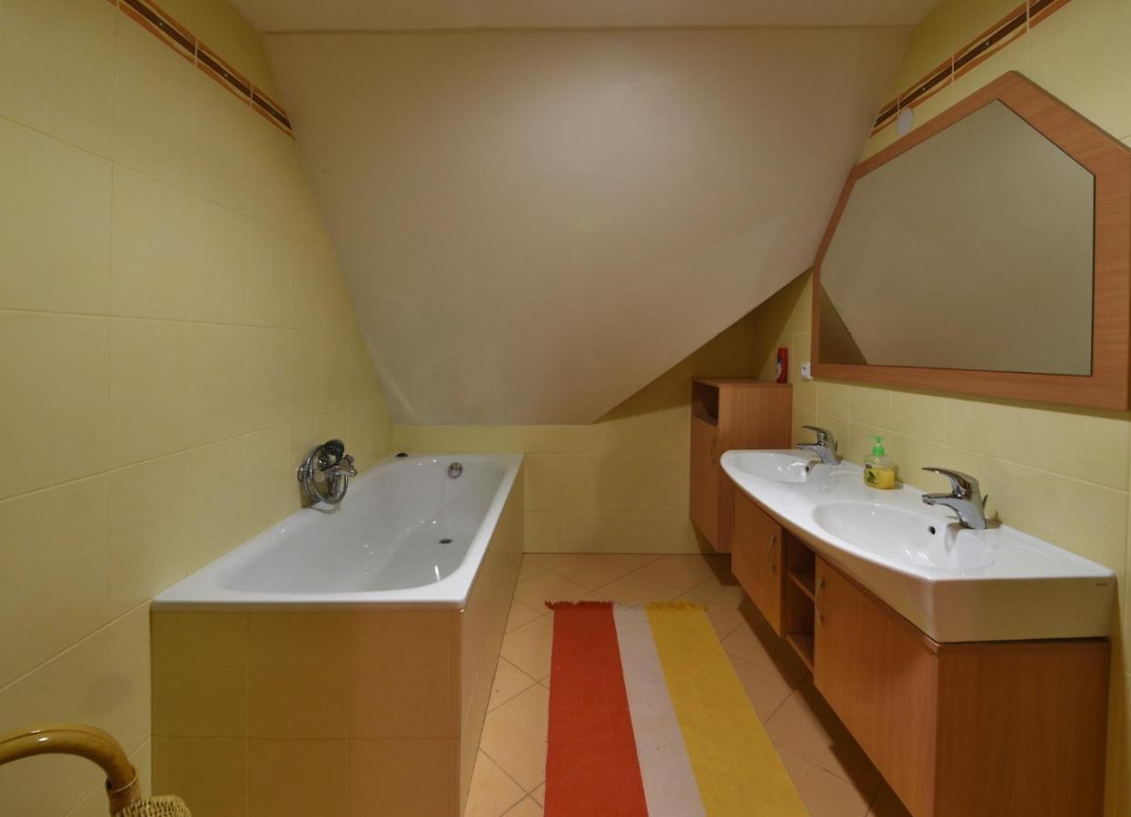 Apartman Bile Labe ชปินด์เลอรูฟ มลิน ภายนอก รูปภาพ